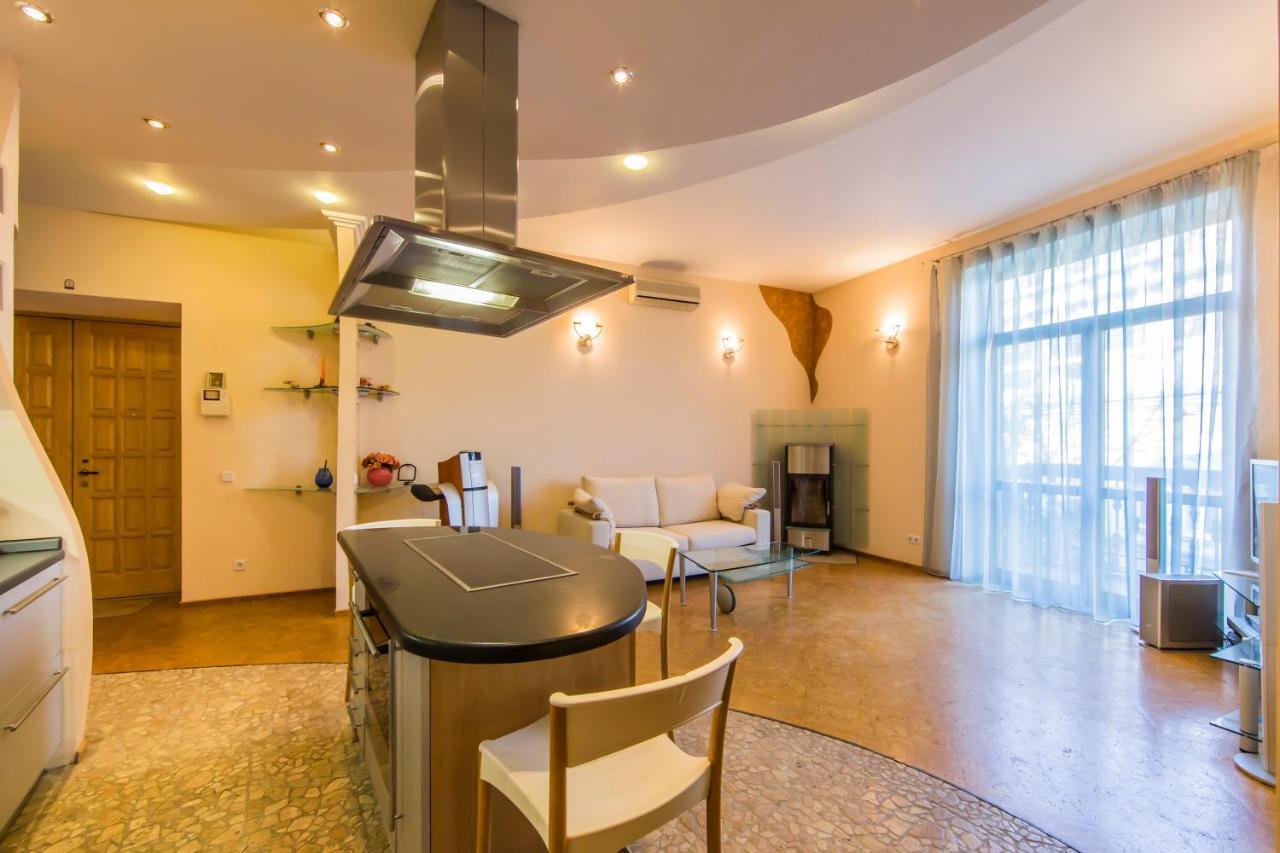 3-Room Apartments On Khreshchatyk. Building With Star Kiev Exteriör bild