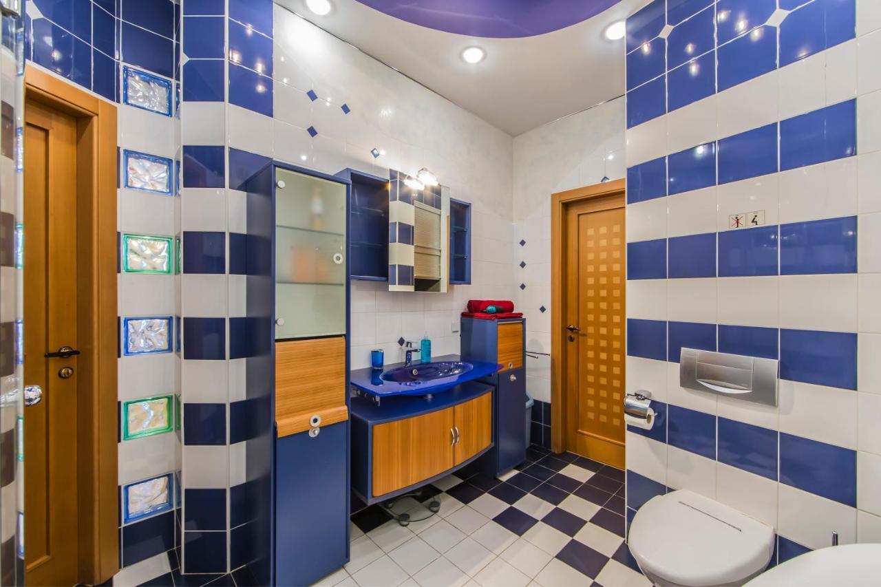 3-Room Apartments On Khreshchatyk. Building With Star Kiev Exteriör bild