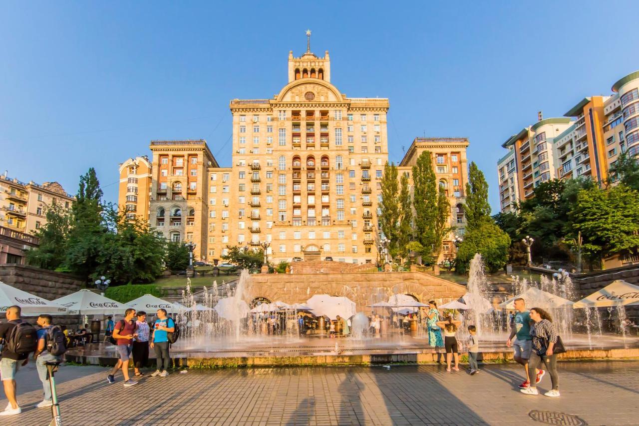3-Room Apartments On Khreshchatyk. Building With Star Kiev Exteriör bild