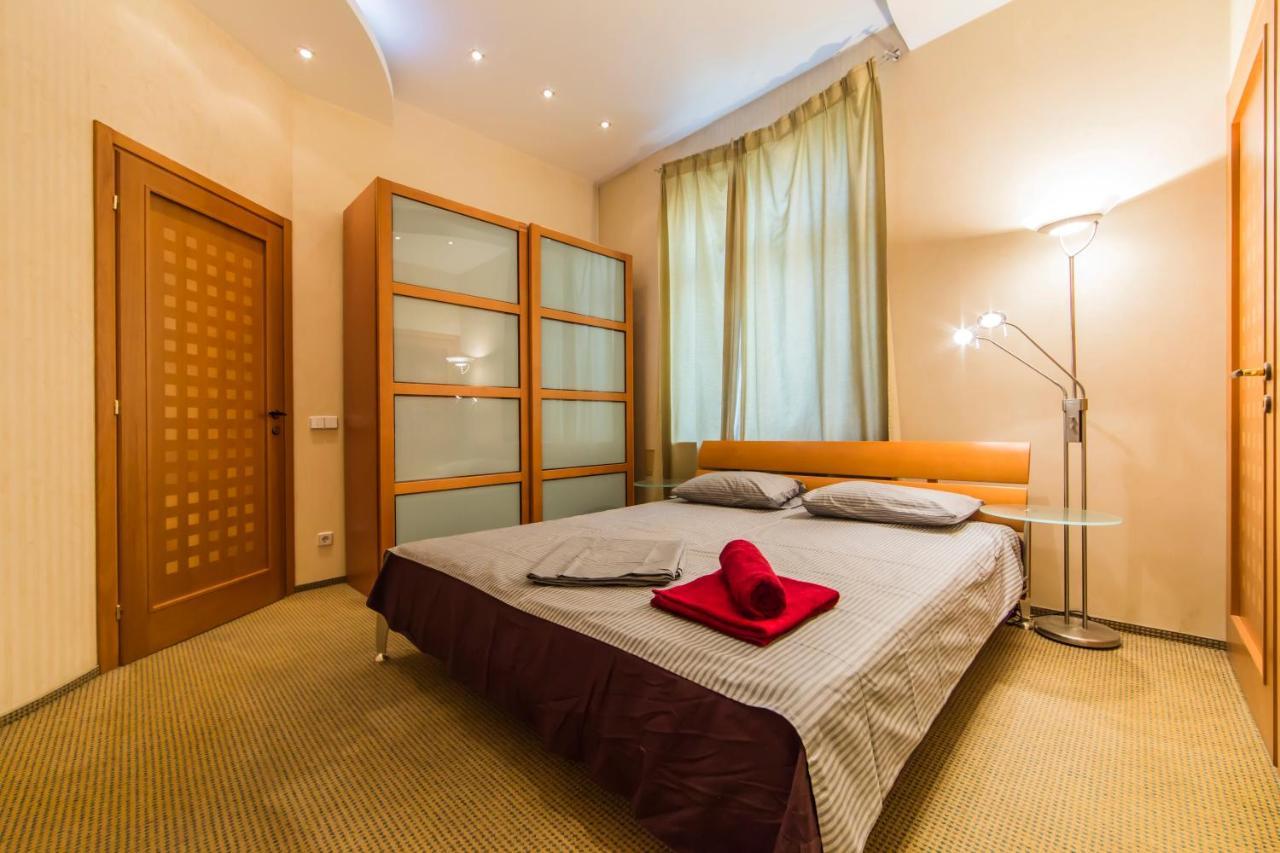3-Room Apartments On Khreshchatyk. Building With Star Kiev Exteriör bild