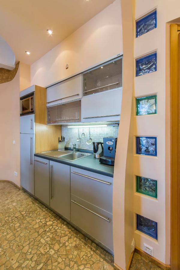 3-Room Apartments On Khreshchatyk. Building With Star Kiev Exteriör bild